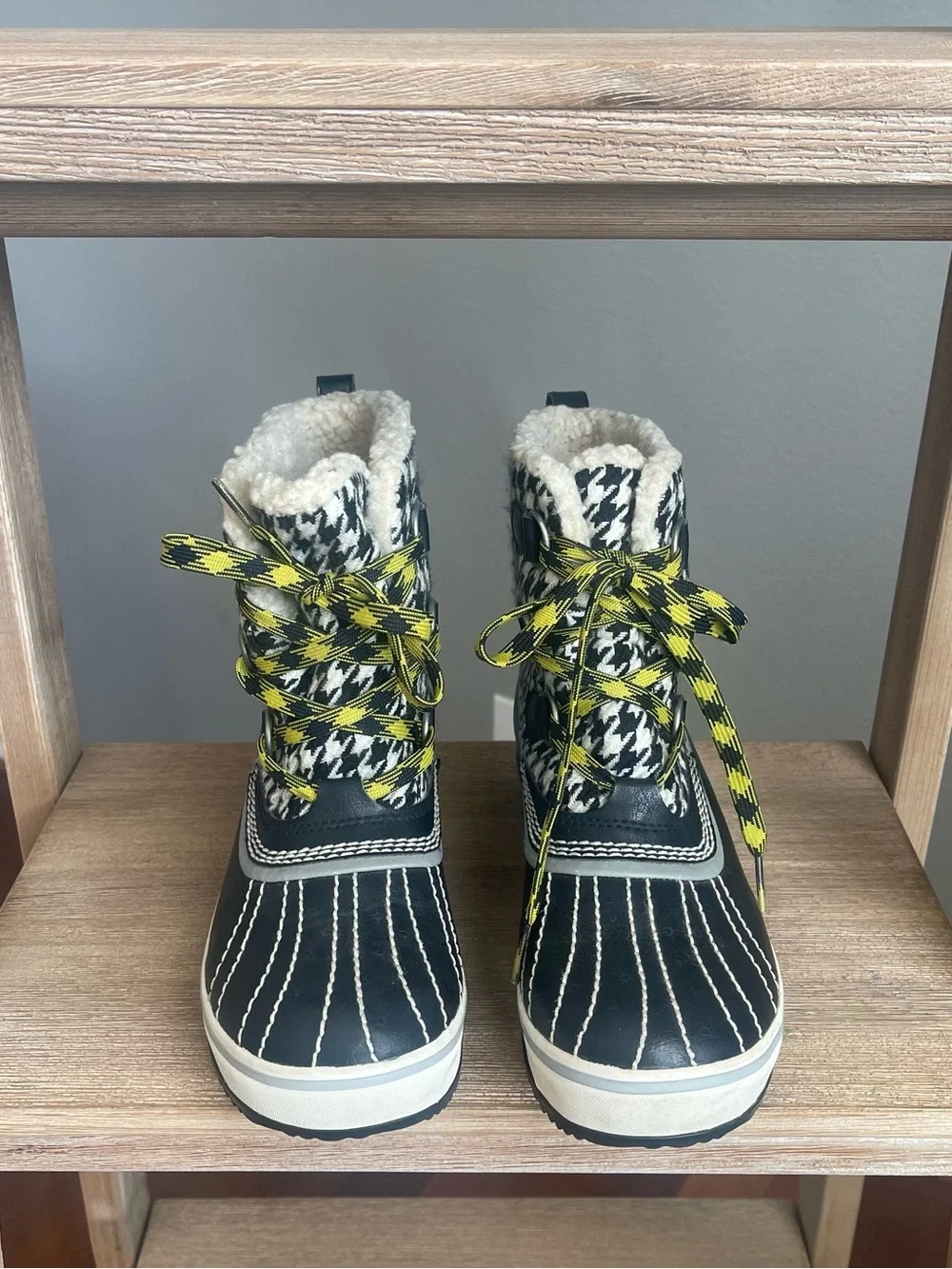 Sorel Duck Boots Women’s Size 6 Black & White Houndstooth Cozy Lined Waterproof